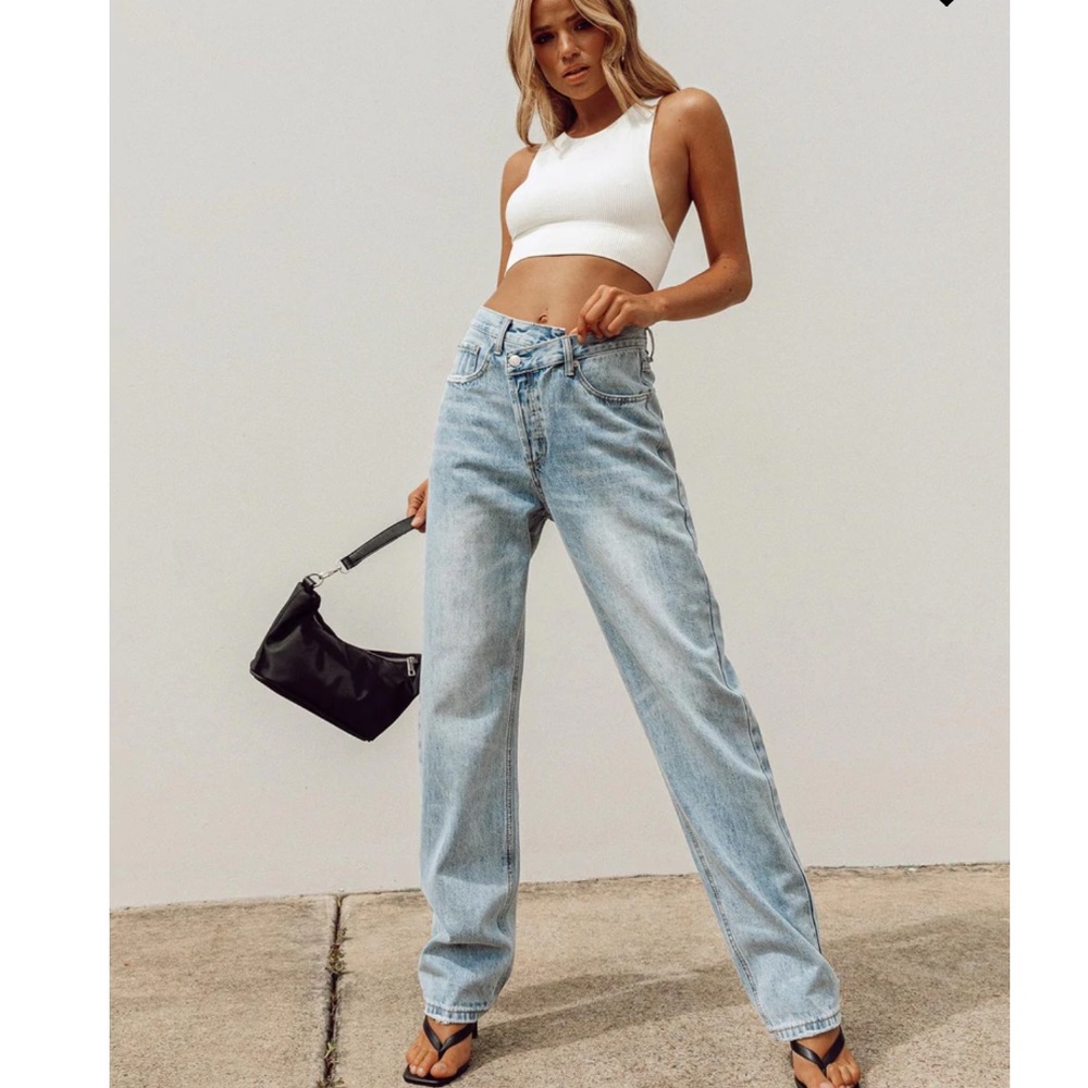 NWT Princess Polly Holly Assymetric Straight Leg Jeans size 2